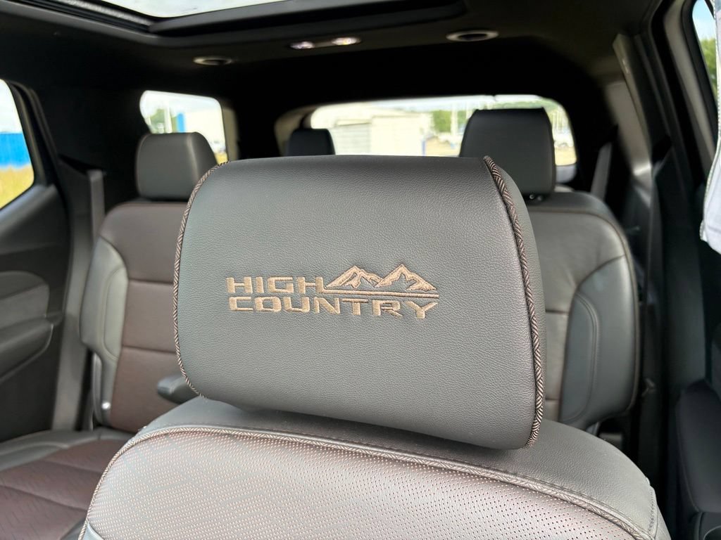 Used 2023 Chevrolet Traverse High Country AWD/4WD image 18