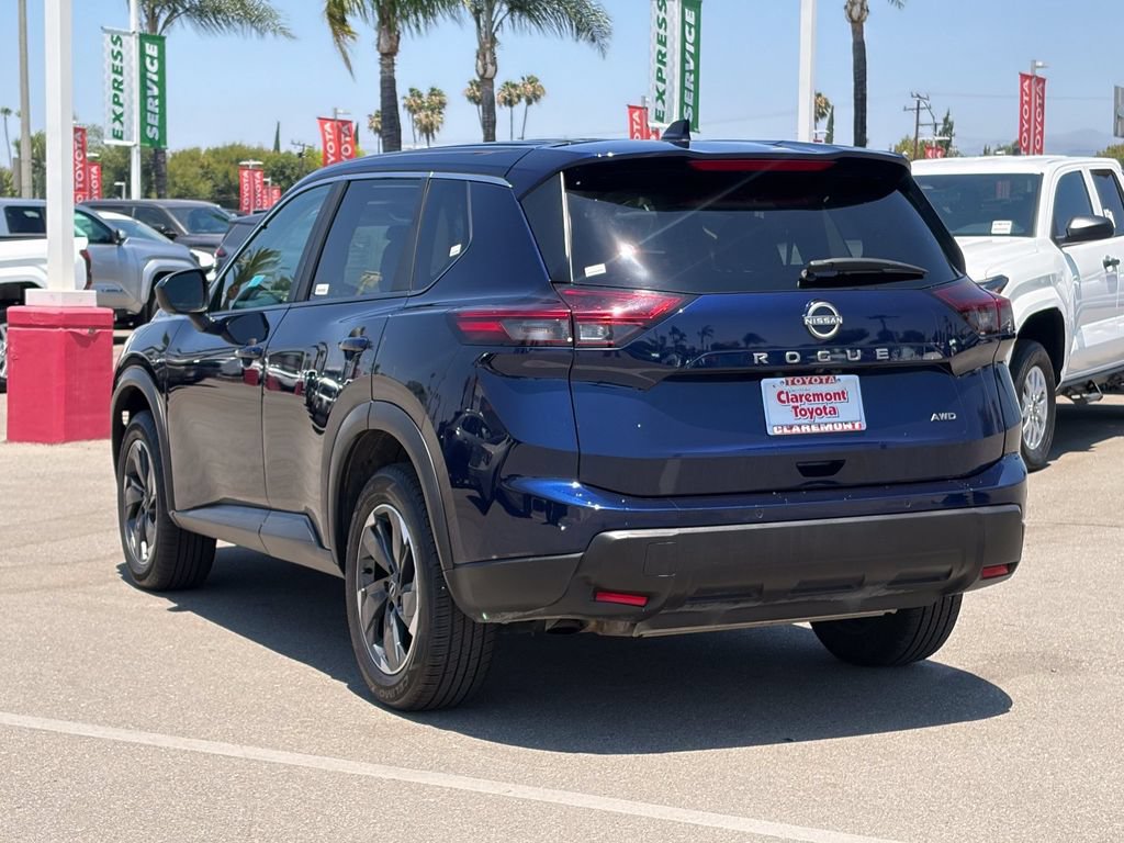 Used 2025 Nissan Rogue SV AWD/4WD image 43