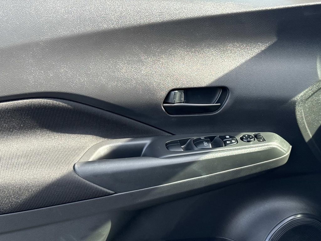 Certified 2025 Nissan Kicks Play S image 18