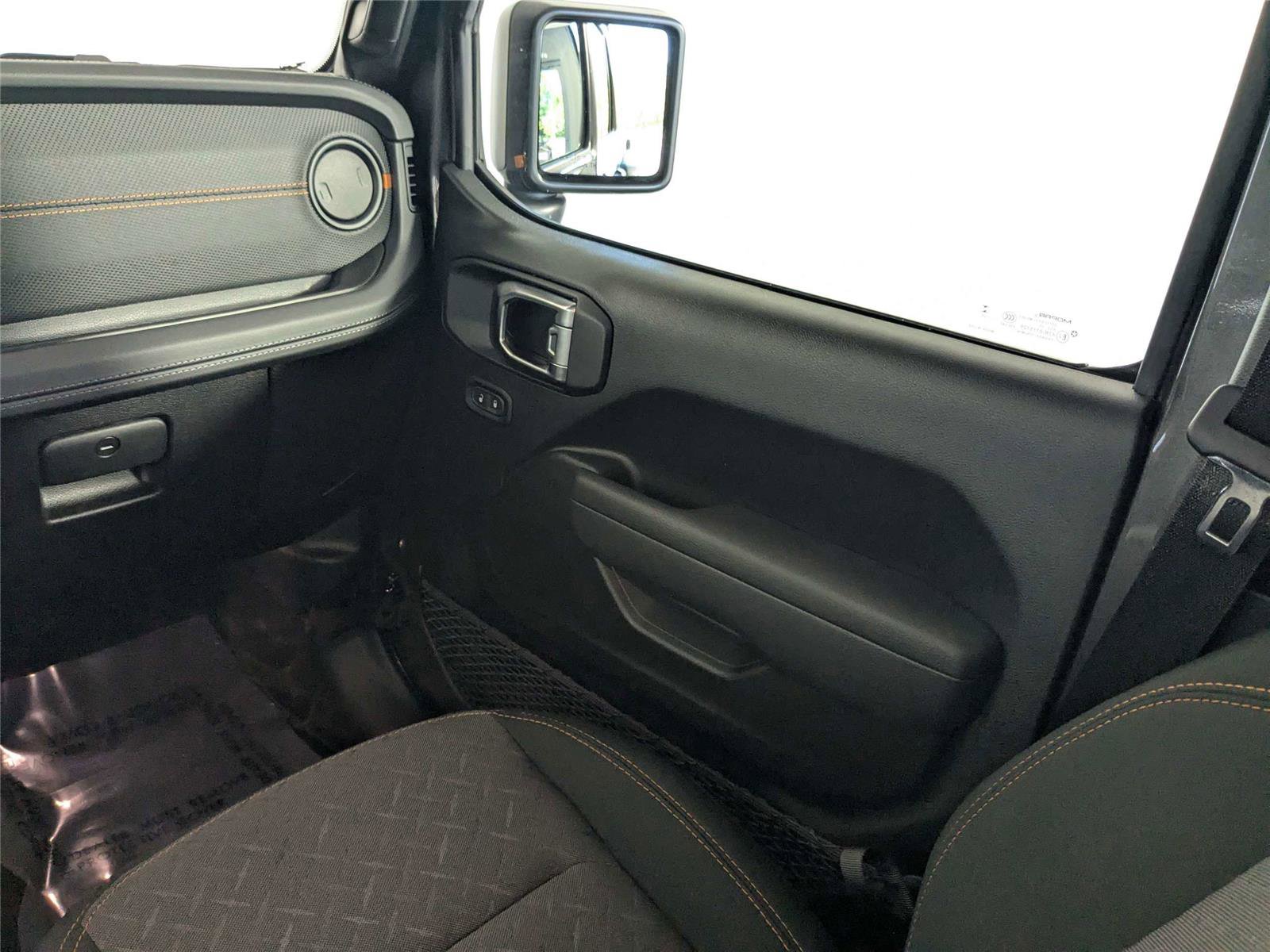 Used 2025 Jeep Gladiator Mojave w/ Convenience Group AWD/4WD image 38
