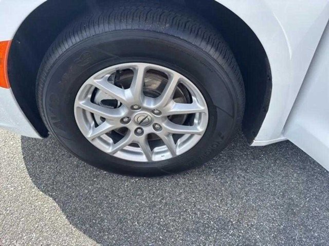 Used 2024 Chrysler Pacifica Touring-L image 38