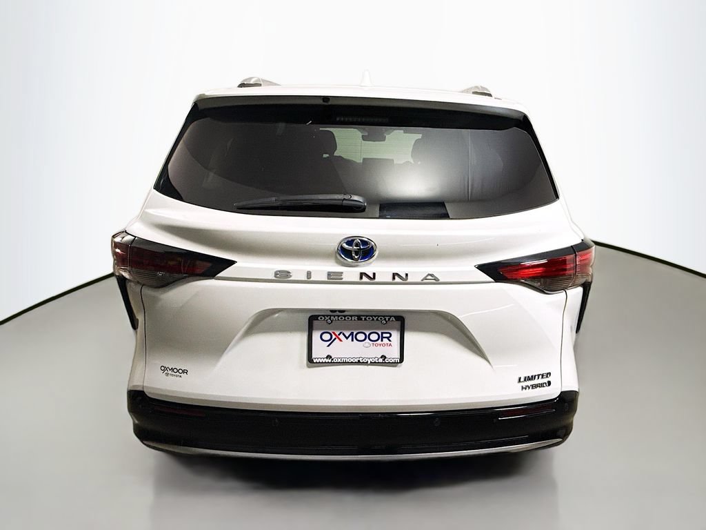 Certified 2023 Toyota Sienna Limited FWD image 6