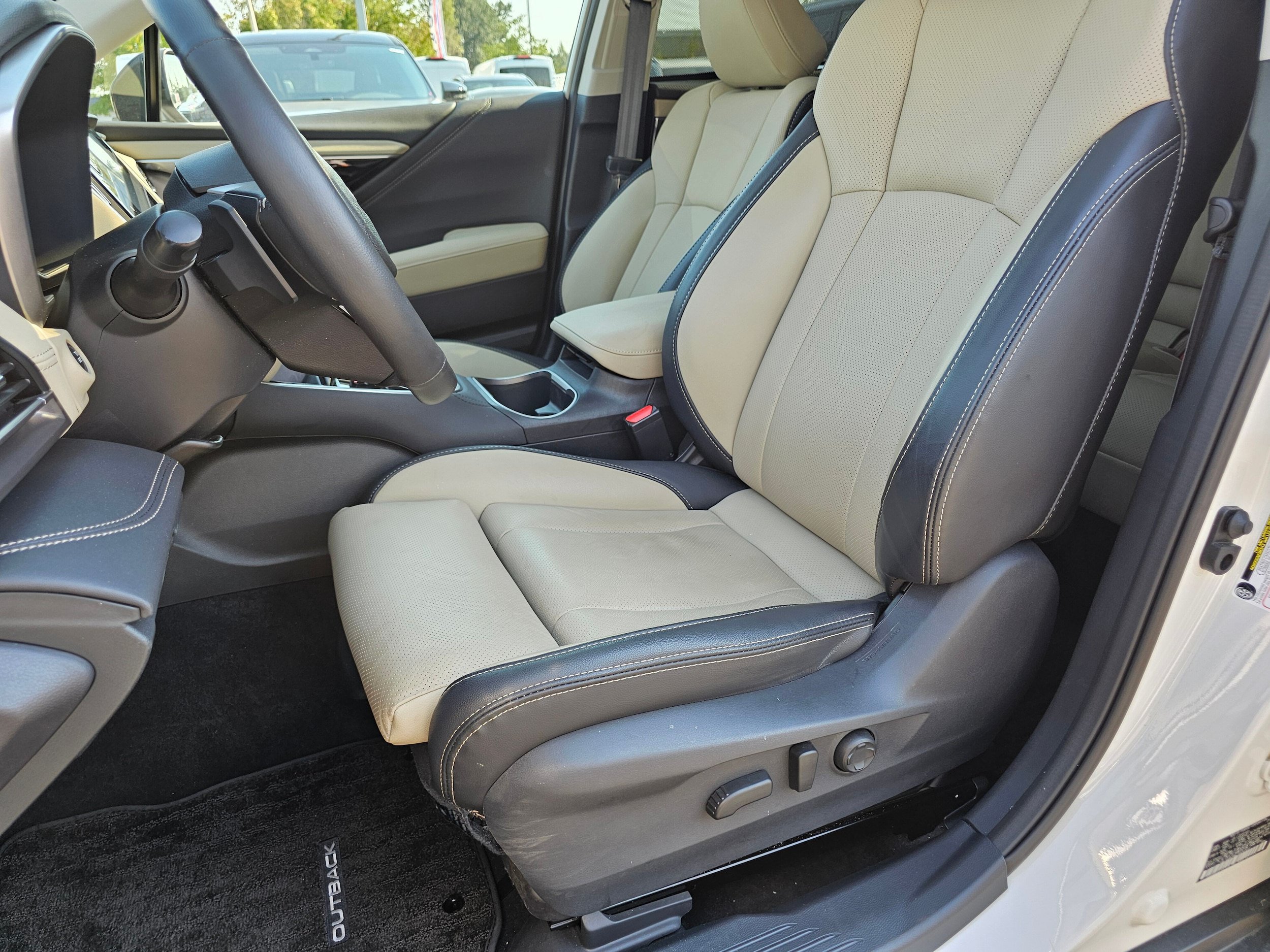 Used 2025 Subaru Outback Limited AWD/4WD image 23