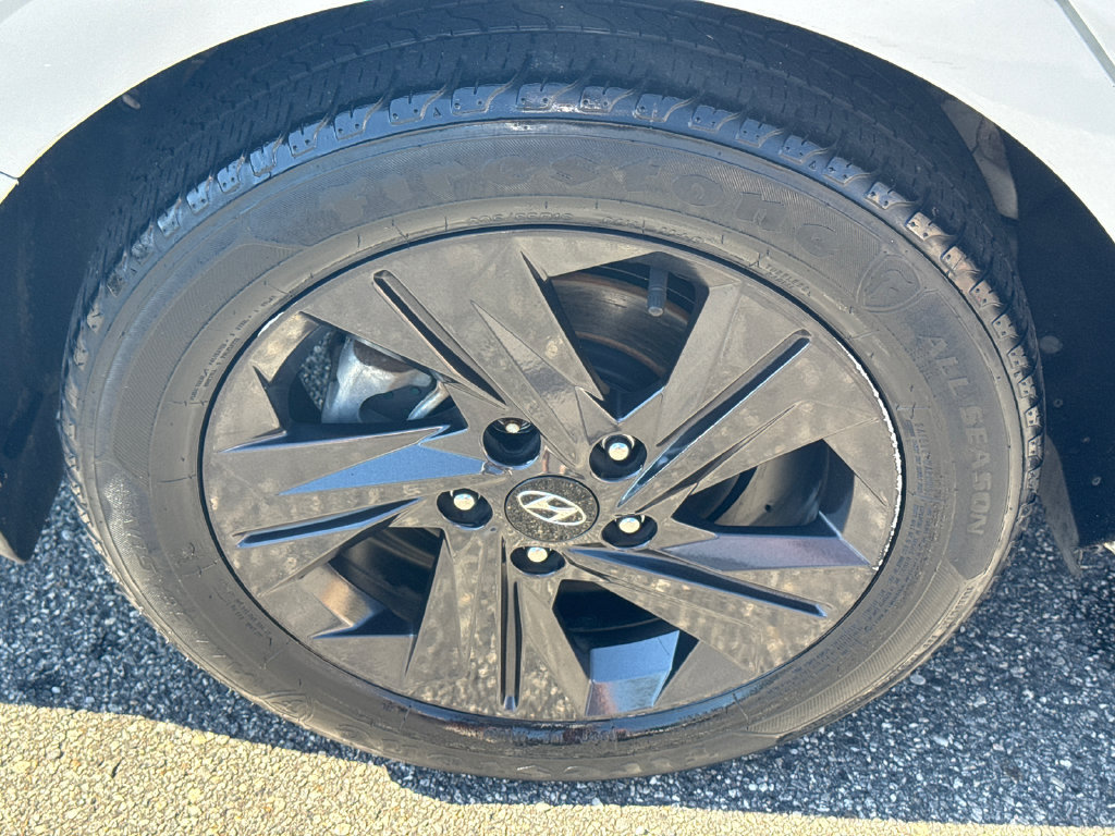 Used 2022 Hyundai Elantra SEL w/ Convenience Package FWD image 12