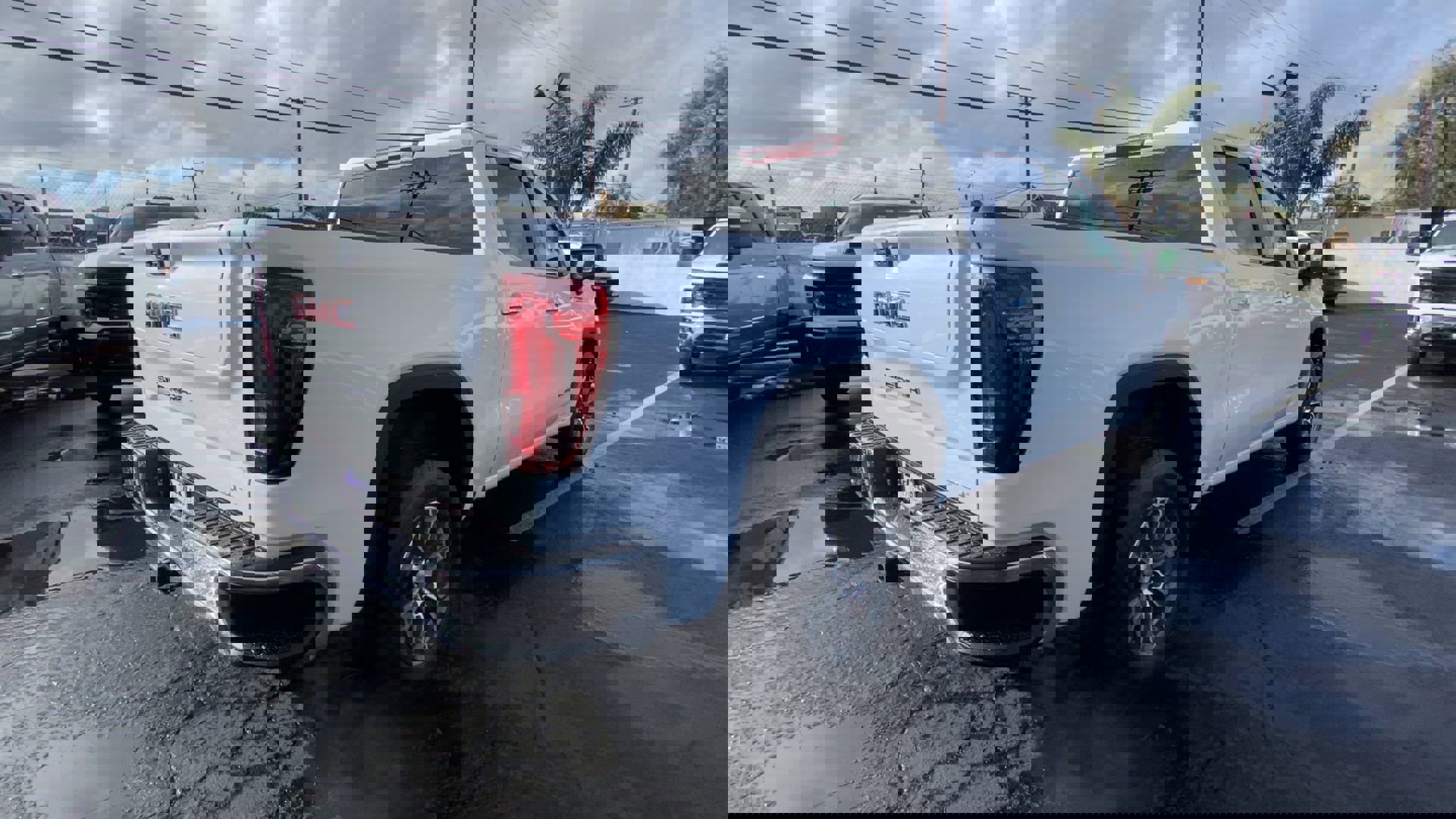 Used 2024 GMC Sierra 1500 SLT image 9