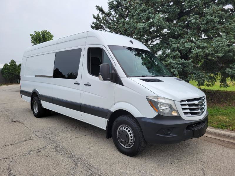 Used 2017 Freightliner Sprinter 3500 RWD image 4