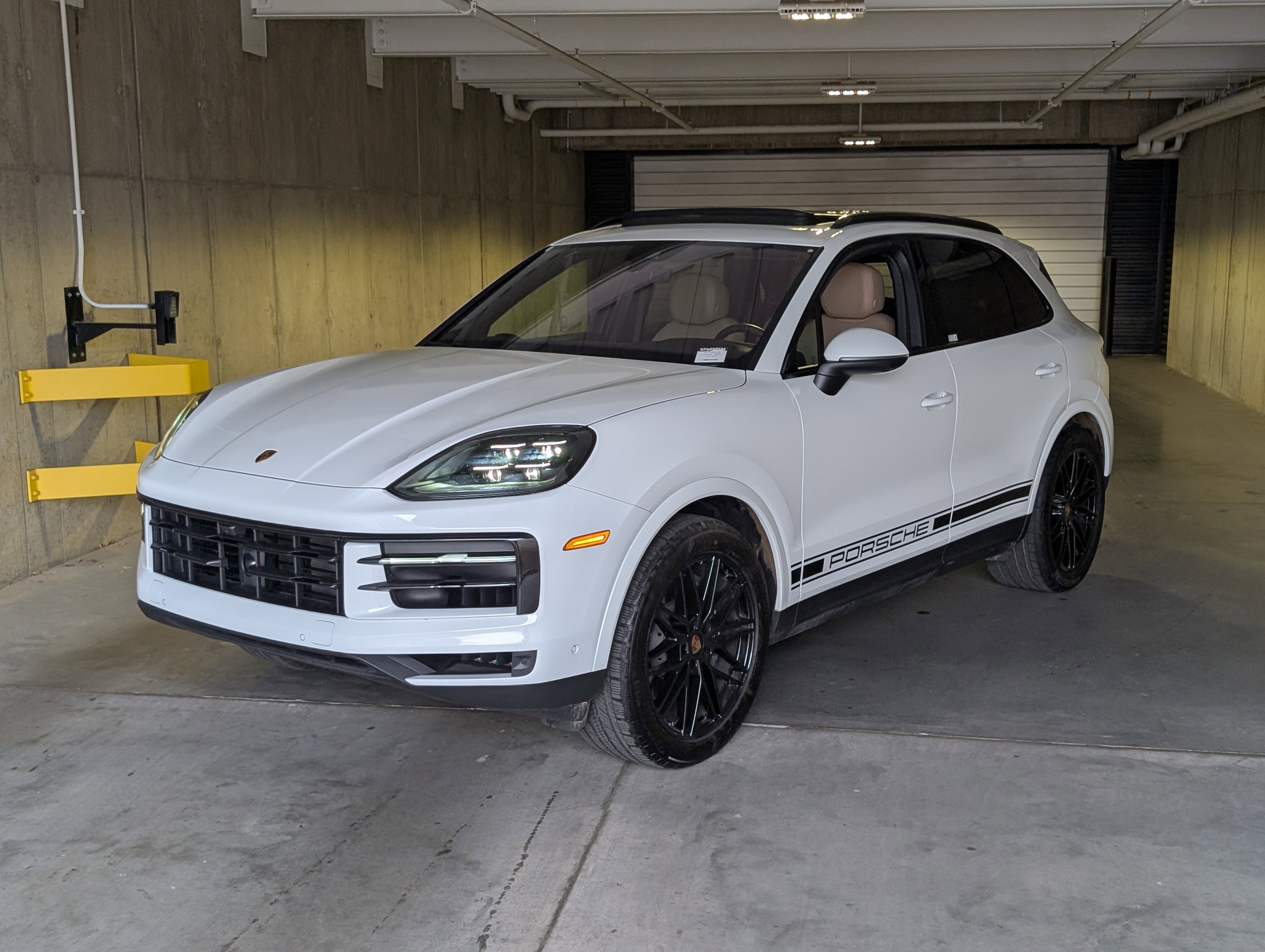 Used 2025 Porsche Cayenne image 1
