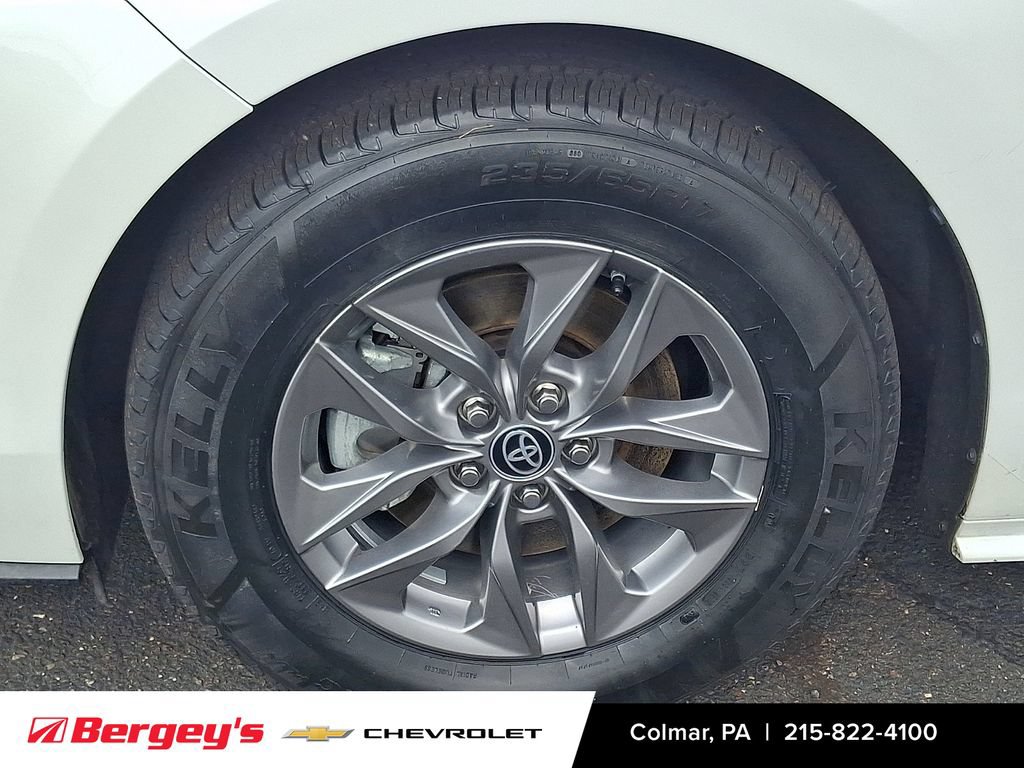 Used 2023 Toyota Sienna XLE AWD/4WD image 10