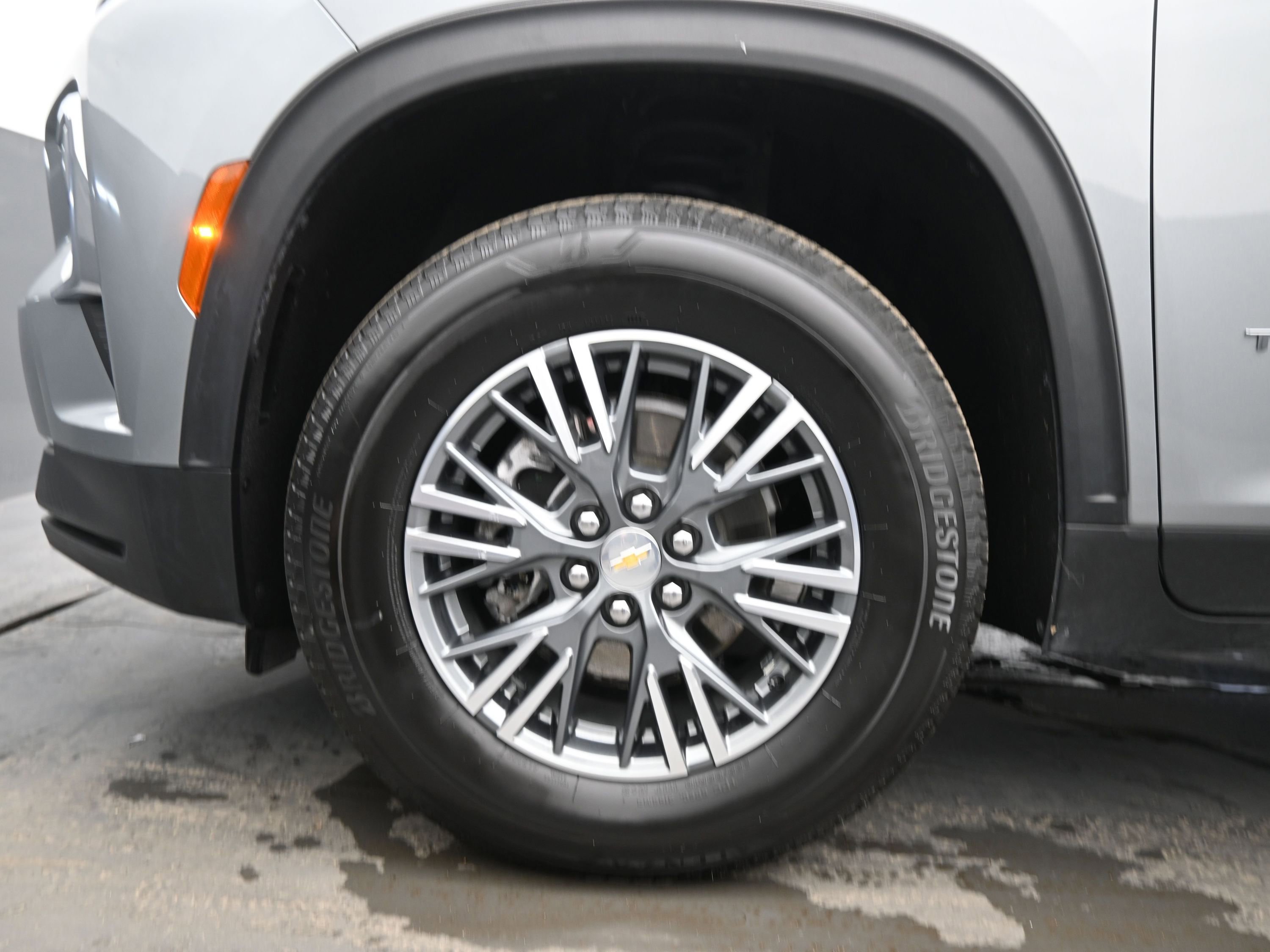 Used 2025 Chevrolet Traverse LT image 11