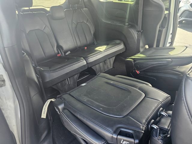 Used 2025 Chrysler Pacifica Select image 14