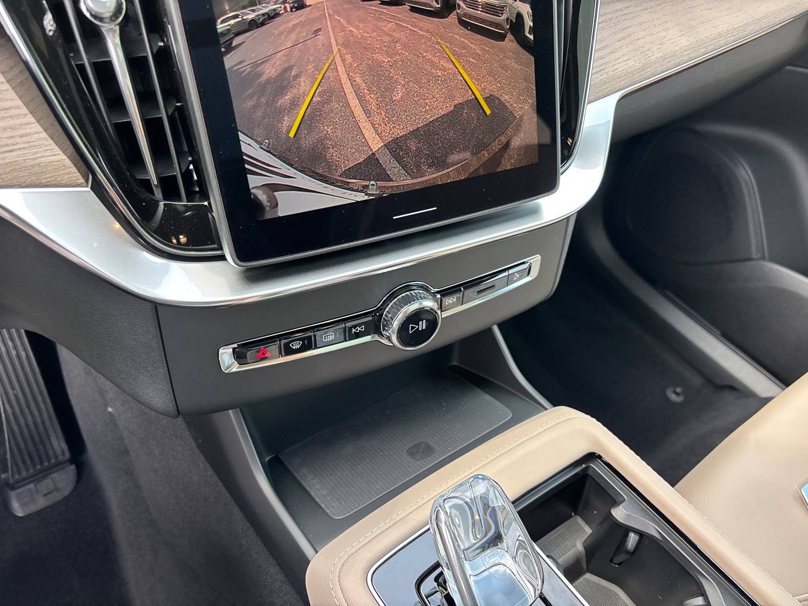 New 2026 Volvo XC90 B5 Core w/ Protection Package Premier AWD/4WD image 21