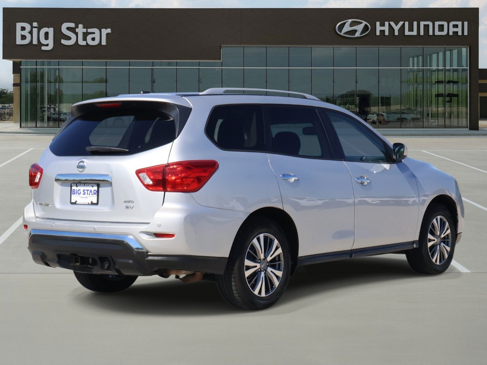 Used 2018 Nissan Pathfinder SV AWD/4WD image 4