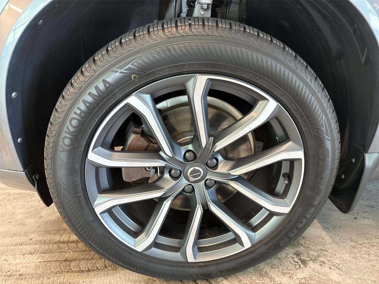Used 2016 Volvo XC90 T6 Momentum w/ Momentum Plus Package AWD/4WD image 18