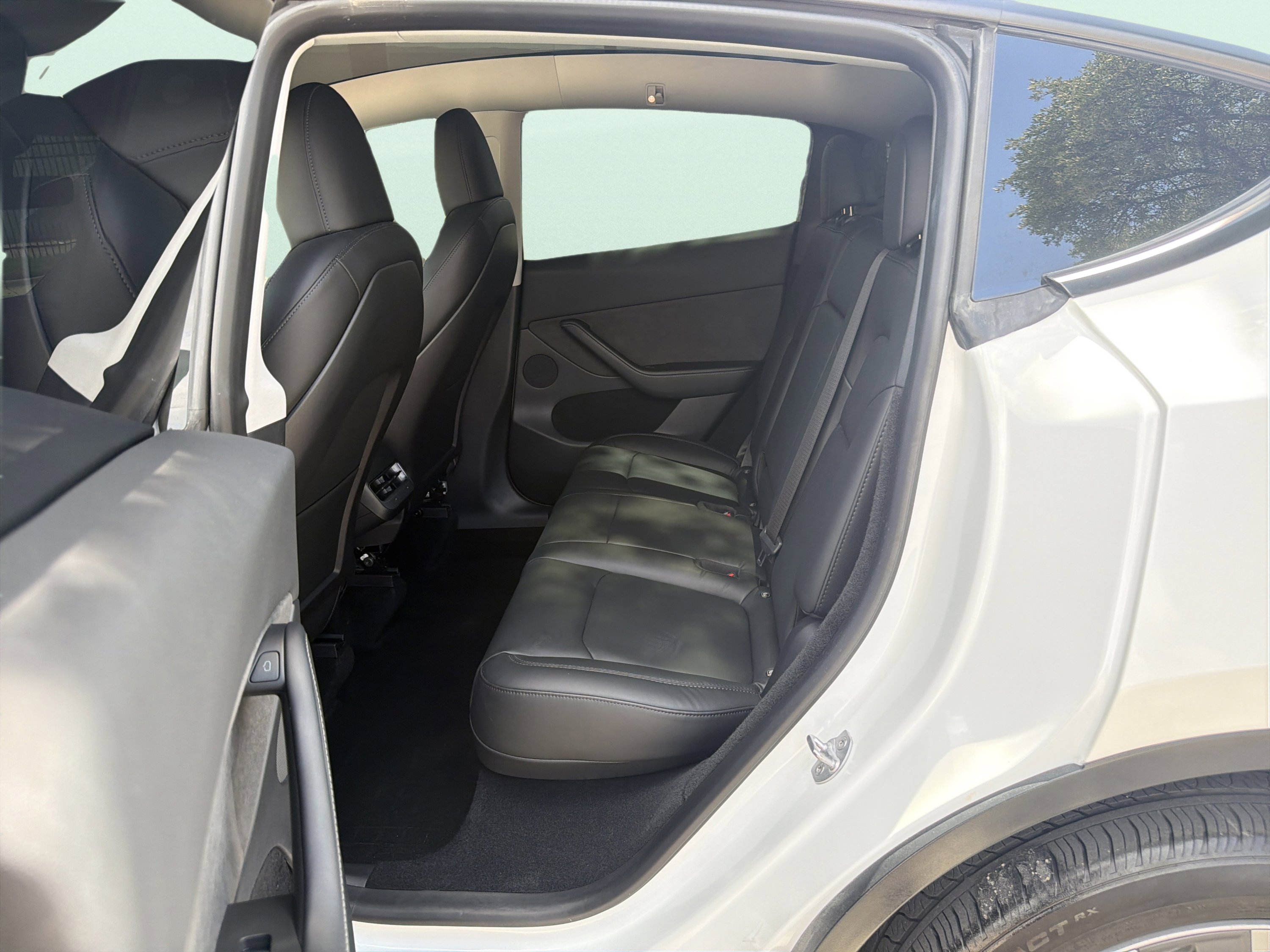 Used 2023 Tesla Model Y Long Range AWD/4WD image 17