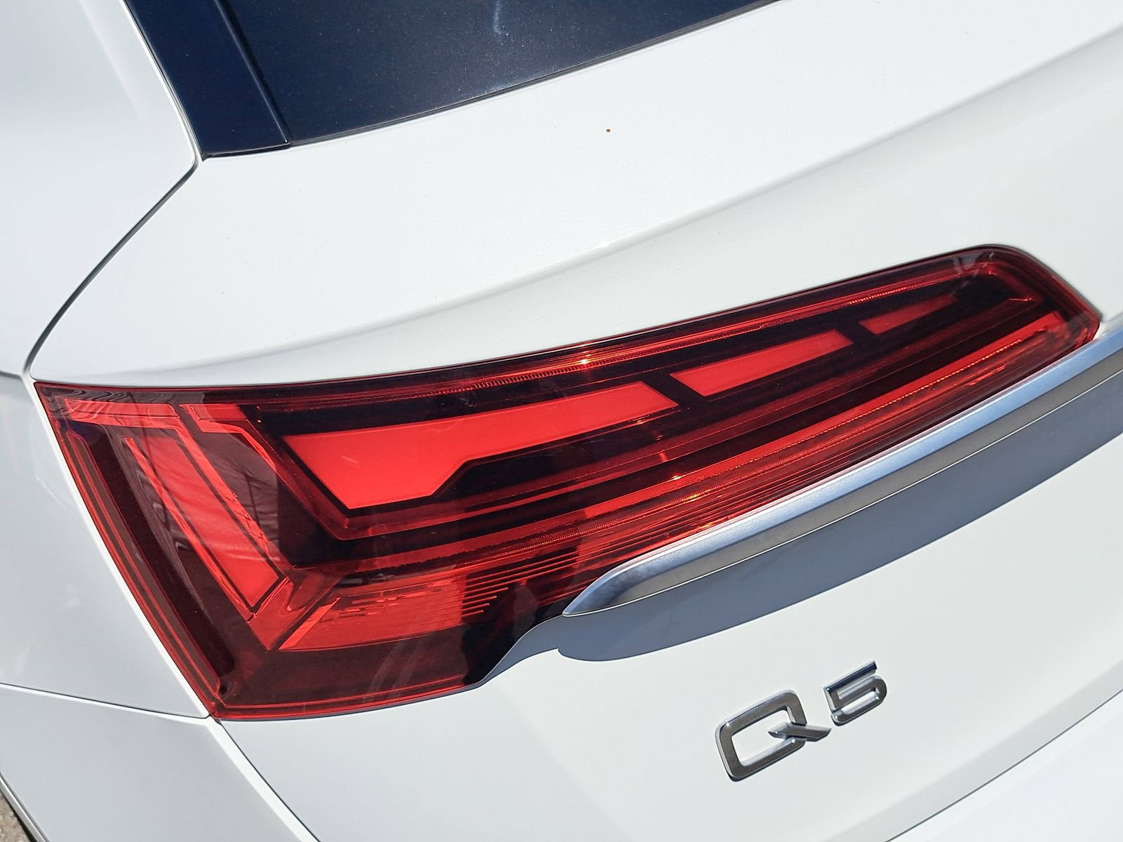 Used 2023 Audi Q5 e Premium Plus w/ Premium Plus Package AWD/4WD image 38