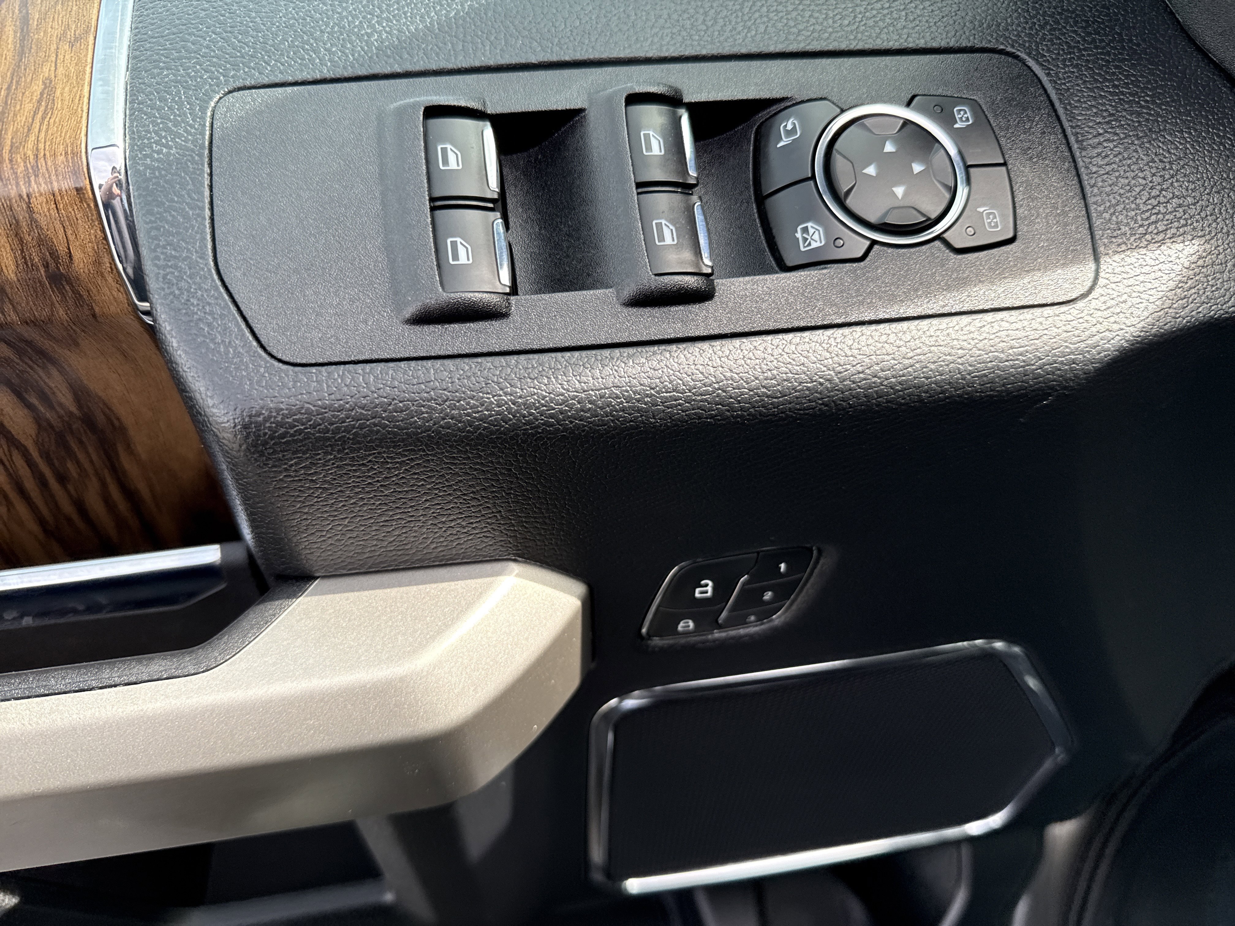 Used 2020 Ford F150 Lariat w/ Equipment Group 501A Mid image 15