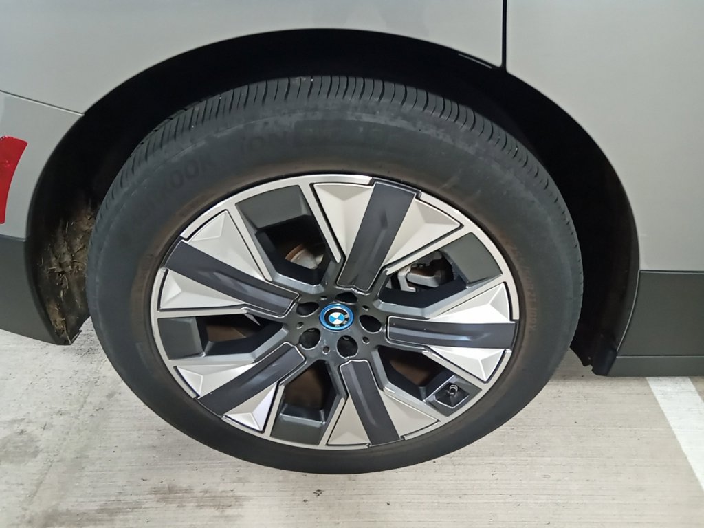 Certified 2024 BMW iX xDrive50 AWD/4WD image 15