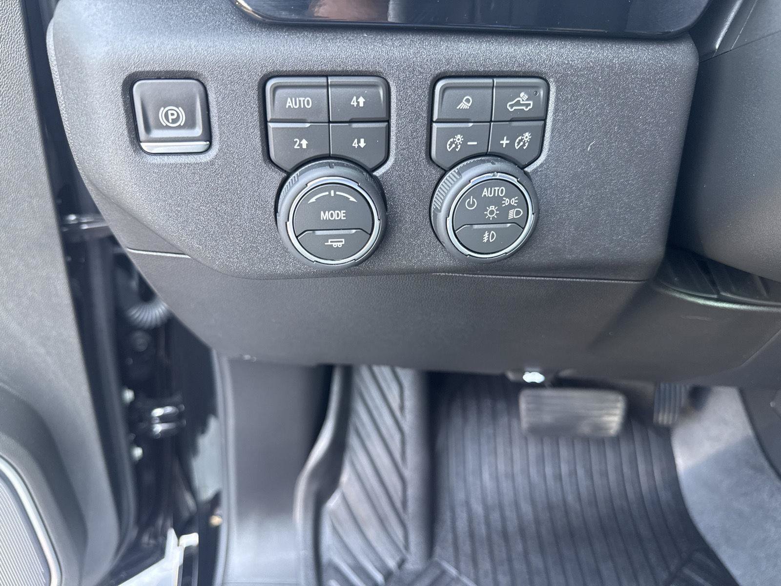 Used 2026 Chevrolet Silverado 1500 High Country w/ Technology Package AWD/4WD image 23