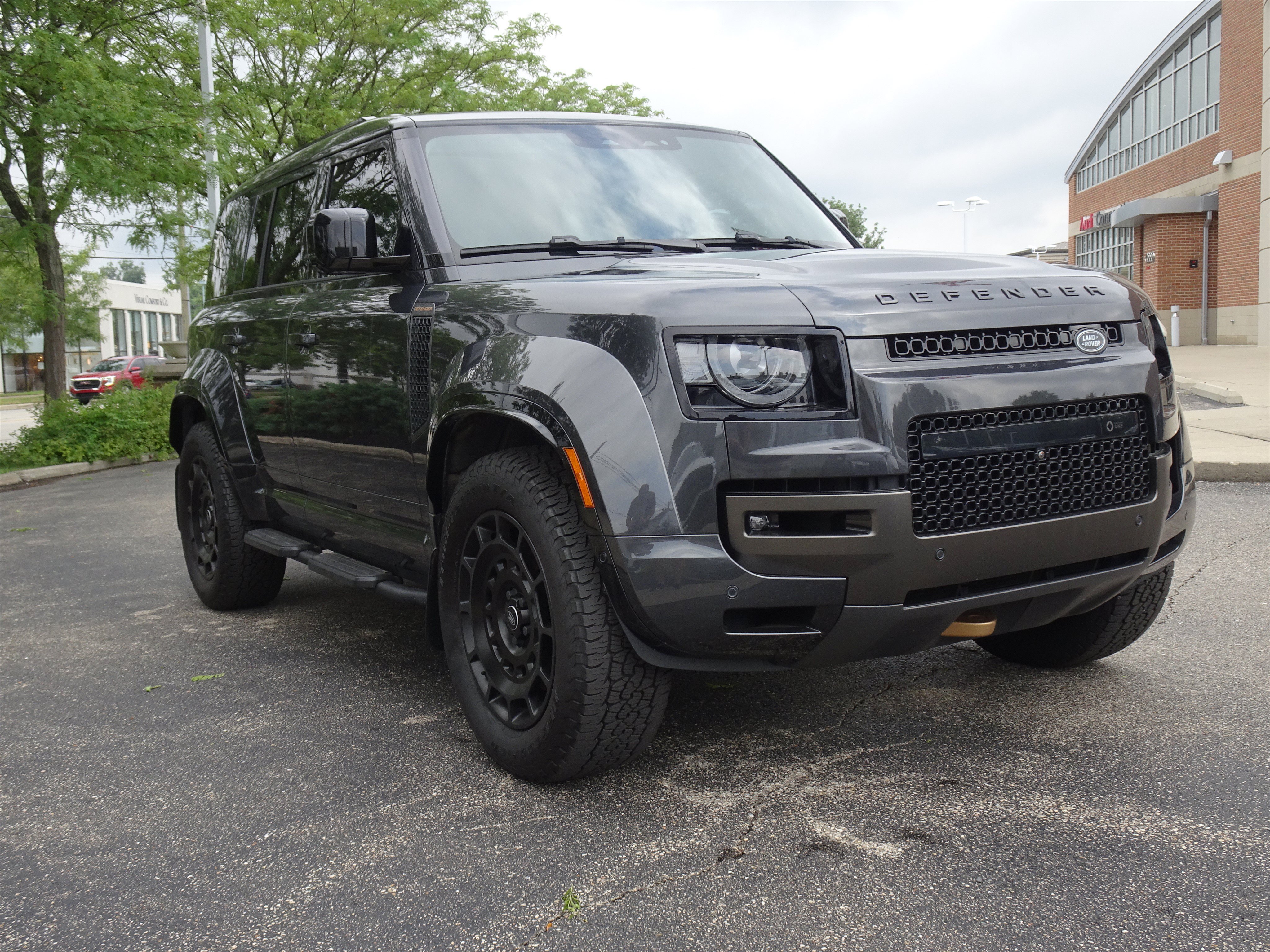 Used 2025 Land Rover Defender 110 AWD/4WD image 6