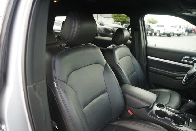 Used 2017 Ford Explorer XLT w/ Equipment Group 202A FWD image 21