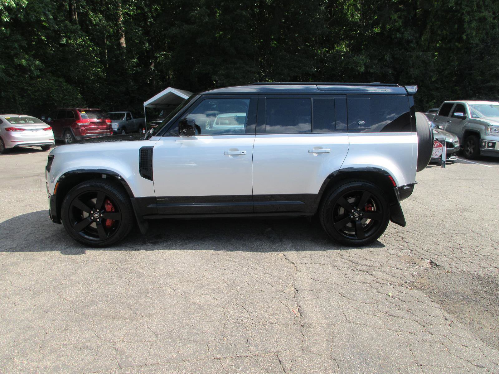 Used 2023 Land Rover Defender 110 X AWD/4WD image 2