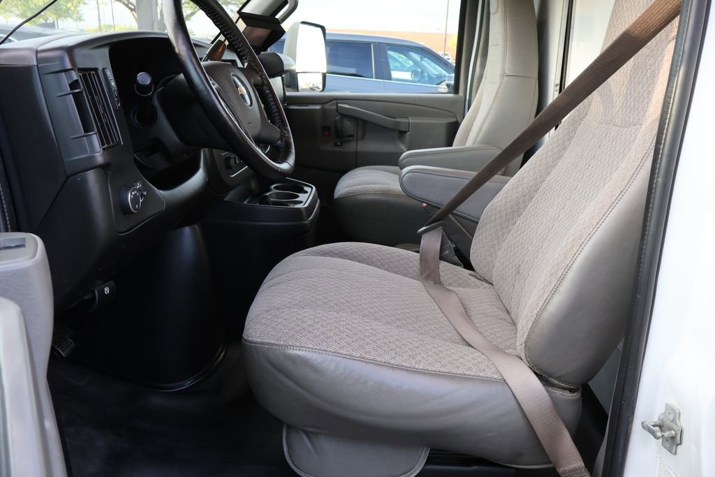Used 2021 Chevrolet Express 3500 w/ Power Convenience Package image 19