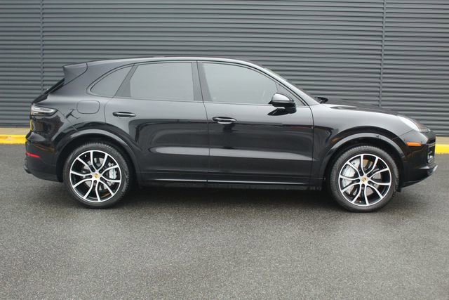 Used 2019 Porsche Cayenne Turbo image 9