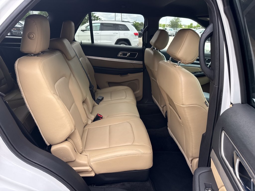 Used 2017 Ford Explorer XLT w/ Equipment Group 202A FWD image 27