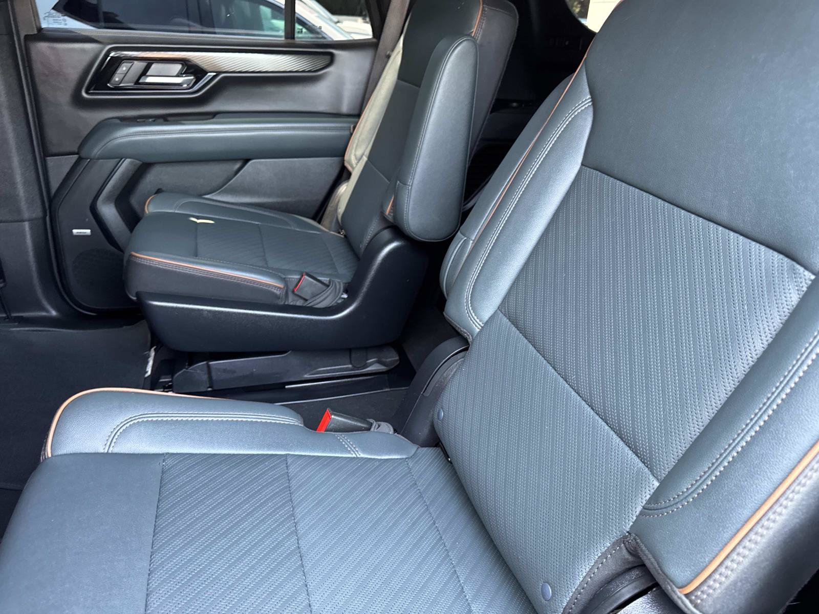 Used 2025 GMC Yukon AT4 w/ AT4 Premium Package AWD/4WD image 26