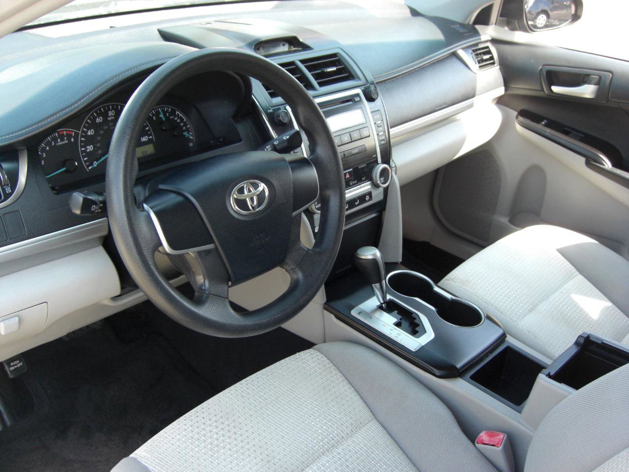 Used 2012 Toyota Camry L FWD image 8