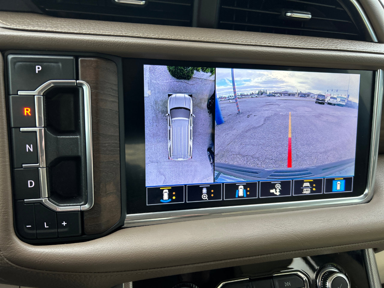 Used 2021 GMC Yukon Denali w/ Denali Premium Package AWD/4WD image 11