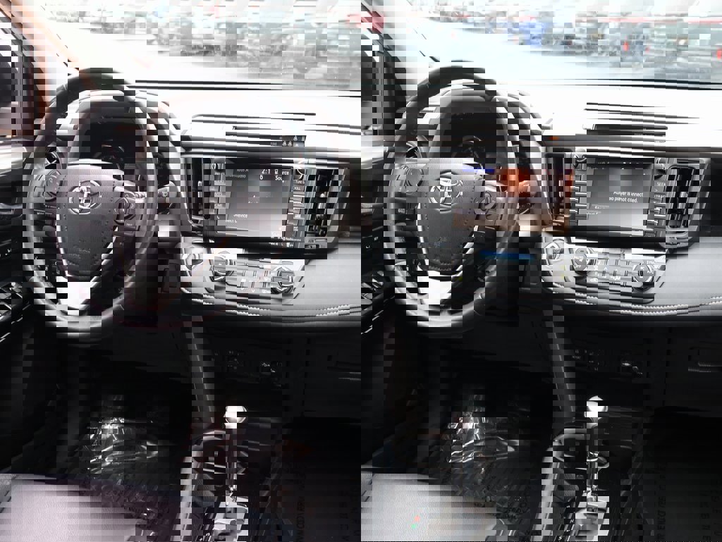 Used 2017 Toyota RAV4 Limited image 14