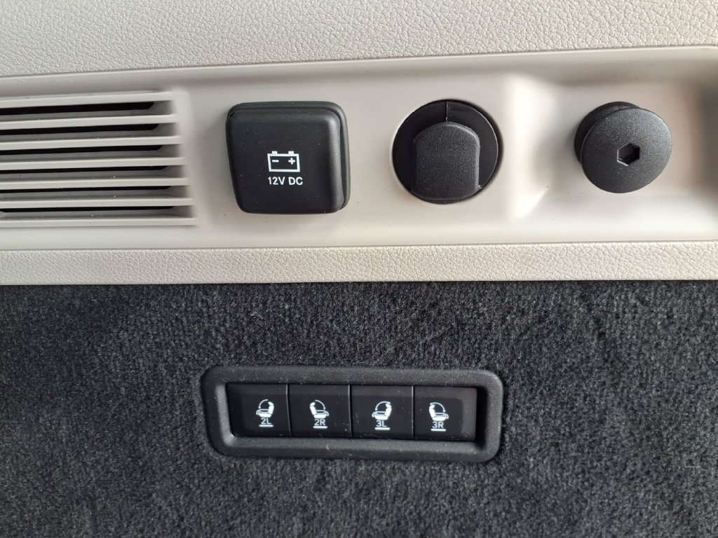 Used 2023 Jeep Grand Wagoneer 4WD image 18