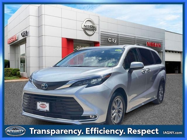 Used 2024 Toyota Sienna XLE FWD image 4