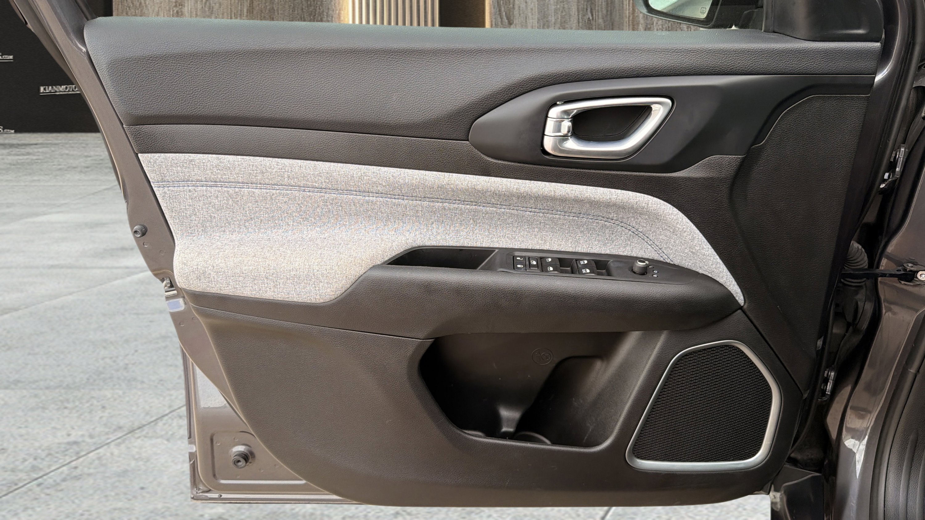 Used 2024 Jeep Compass Latitude image 17