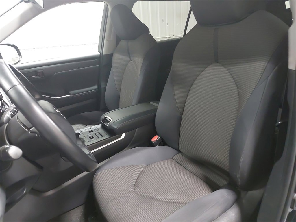 Used 2023 Toyota Highlander LE image 17