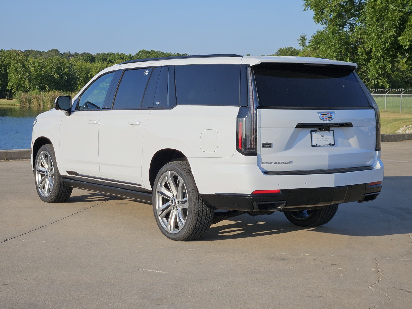 New 2026 Cadillac Escalade ESV Sport w/ Touring Package AWD/4WD image 4