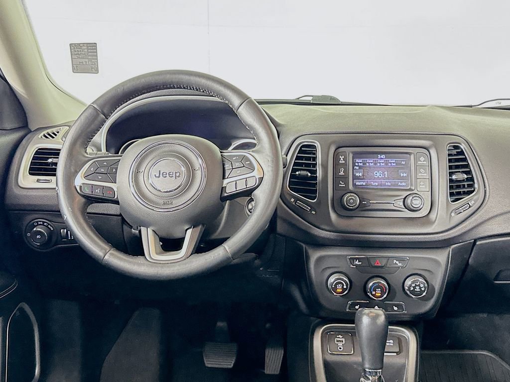 Used 2017 Jeep Compass Latitude FWD image 12