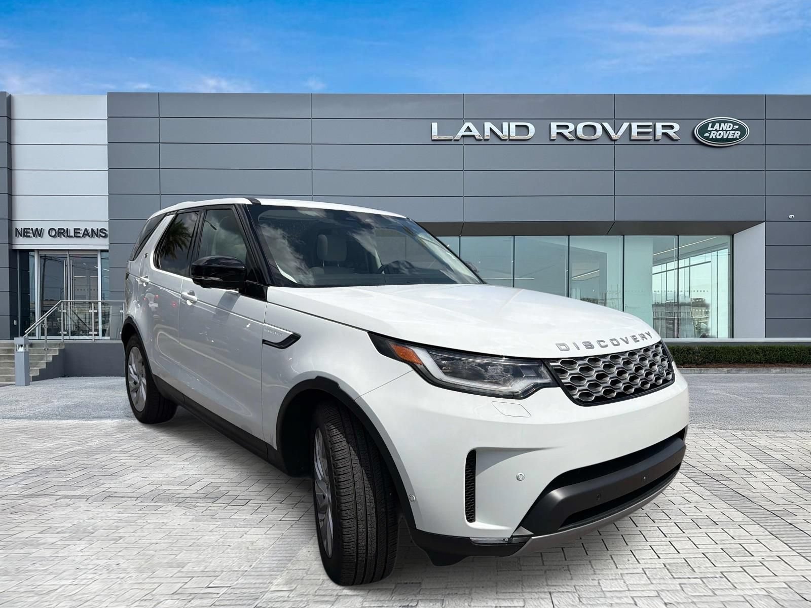 Used 2025 Land Rover Discovery S AWD/4WD image 5