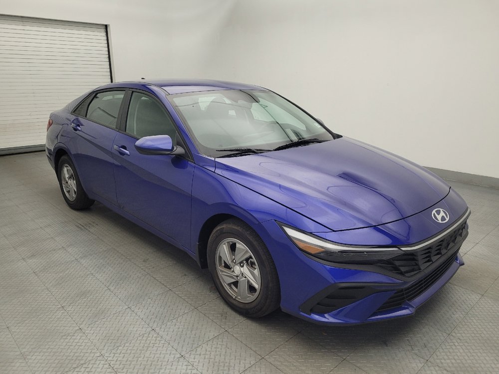 Used 2025 Hyundai Elantra SE FWD image 13
