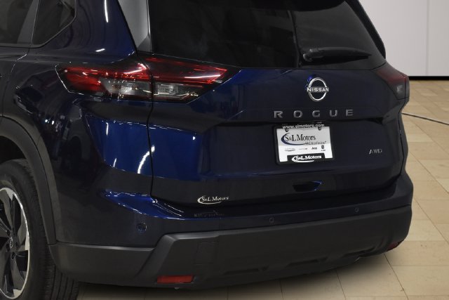 Used 2025 Nissan Rogue SV AWD/4WD image 38