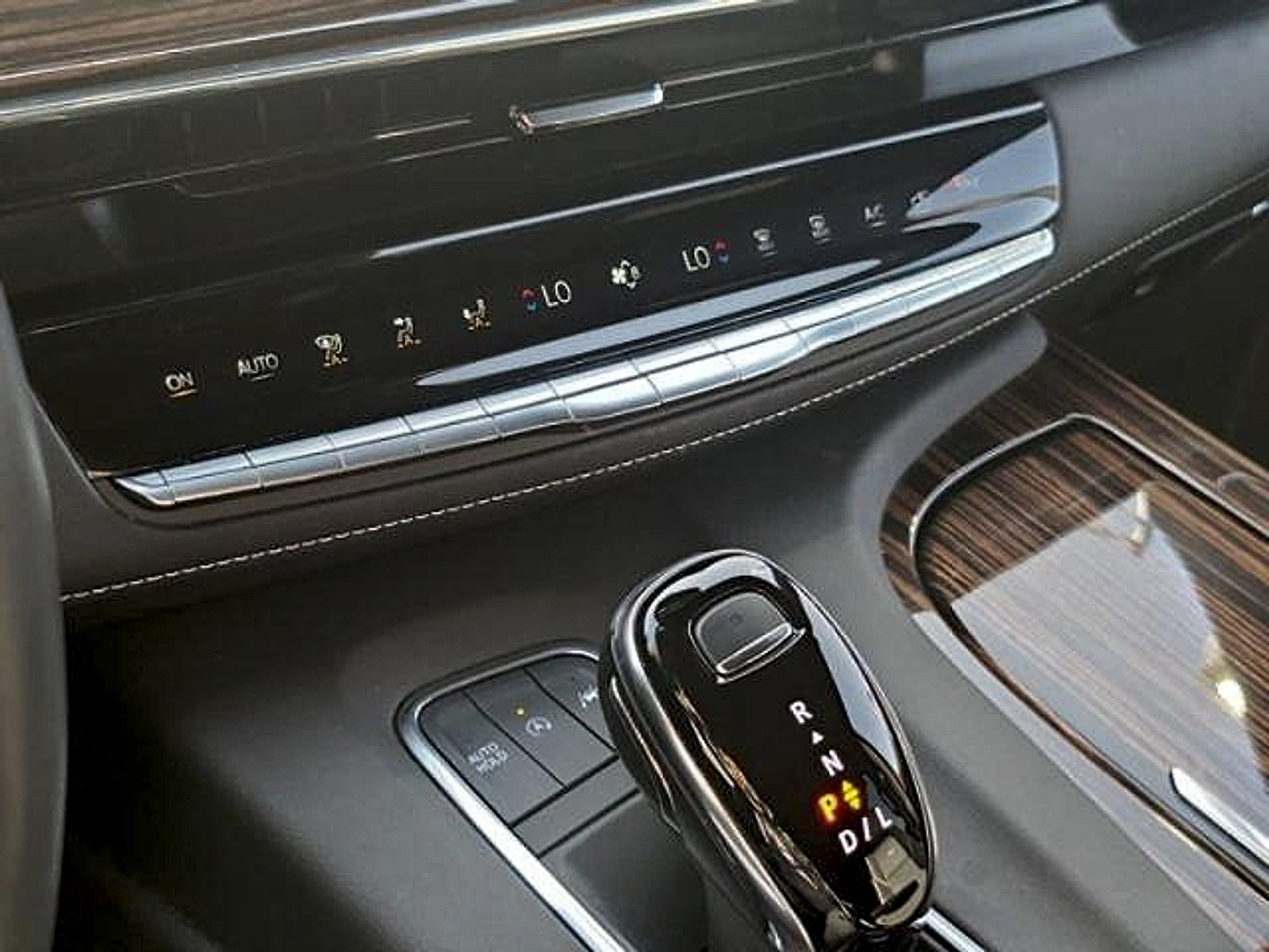 Used 2023 Cadillac Escalade ESV Premium Luxury w/ LPO, Floor Liner Package AWD/4WD image 29