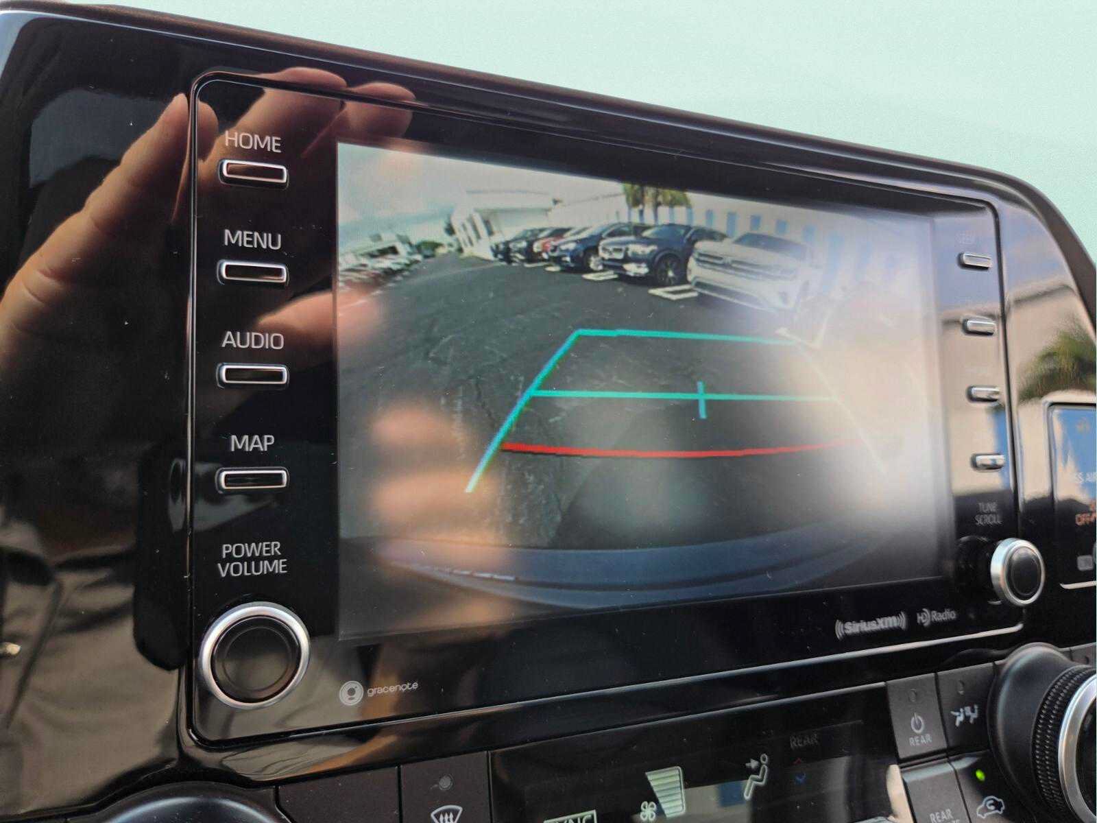 Used 2021 Toyota Highlander XLE FWD image 29