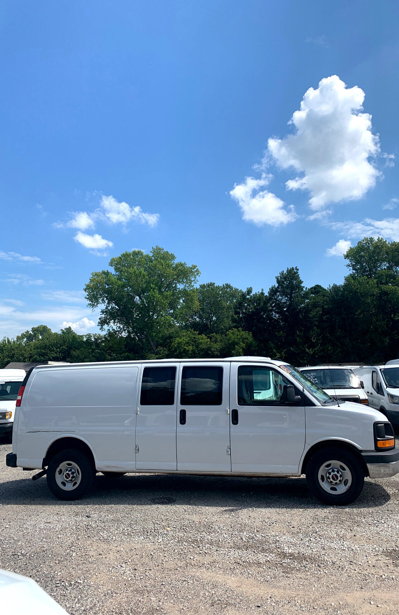 Used 2017 GMC Savana 2500 Extended image 4