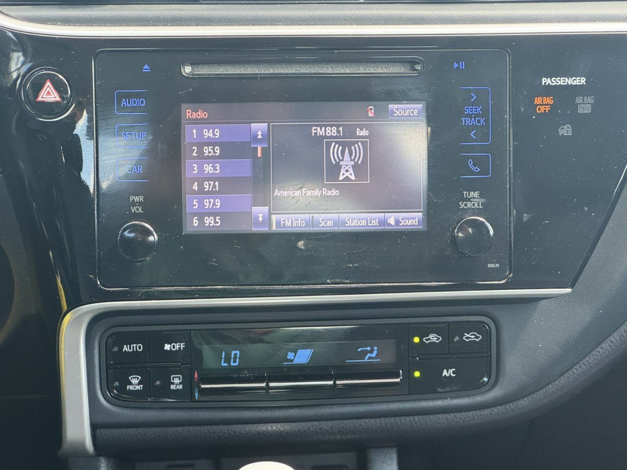 Used 2017 Toyota Corolla LE FWD image 13