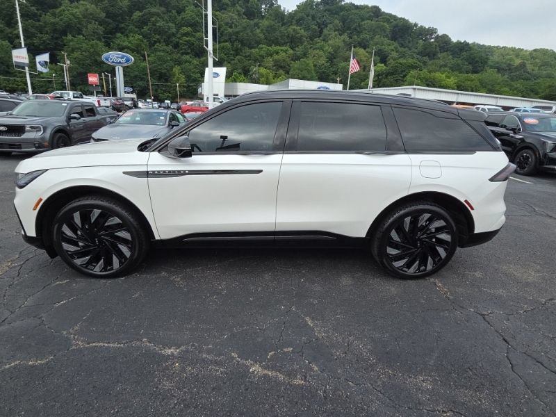 Used 2025 Lincoln Nautilus Reserve w/ Jet Appearance Package AWD/4WD image 4