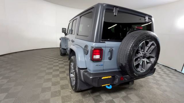 Used 2024 Jeep Wrangler Unlimited w/ Convenience Group AWD/4WD image 8