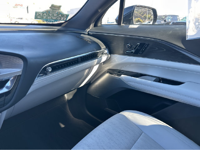 Certified 2024 Cadillac Lyriq Luxury AWD/4WD image 9