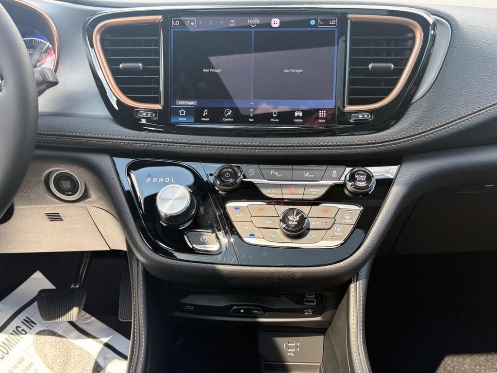 New 2027 Chrysler Pacifica Pinnacle w/ Theater Group AWD/4WD image 13