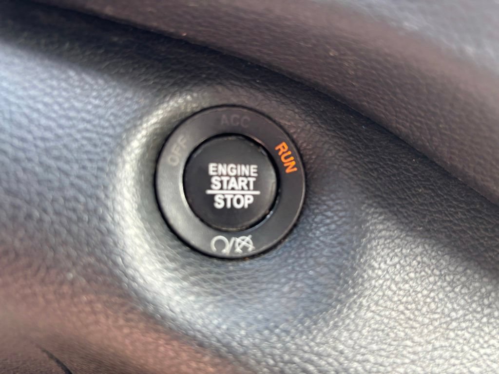 Used 2019 Jeep Cherokee Limited w/ Technology Group AWD/4WD image 41